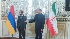 وزير الخارجية الإيراني يبحث مع نظيره الأرميني سلسلة من القضايا الإقليمية