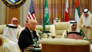 الرئيس الأمريكي السابق دونالد ترامب خلال قمته مع زعماء دول مجلس التعاون الخليجي في 21 مايو 2017