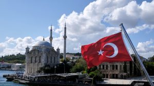 القضاء التركي يمدد اعتقال رجل أعمال معارض لأردوغان