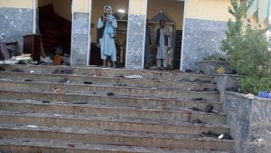 آثار هجوم على مسجد في قندوز الأفغانية