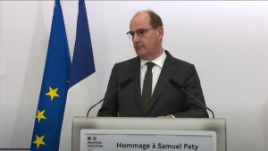 رئيس الوزراء الفرنسي جان كاستكس يلقي كلمة بمناسبة إحياء الذكرى الأولى لاغتيال المعلم صامويل باتي