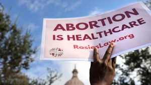 إدارة بايدن تطلب من المحكمة العليا إيقاف قانون تكساس حول الإجهاض