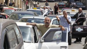 قطاع النقل في لبنان يعلن الإضراب غدا احتجاجا على تدني الأجور
