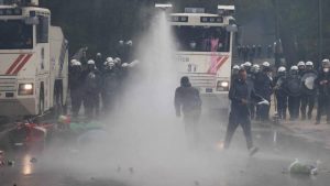 الشرطة البلجيكية تستخدم الغاز المسيل لتفريق المتظاهرين في بروكسل