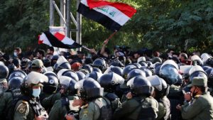 العراق.. اشتباكات بين معترضين على نتائج الانتخابات وقوات الأمن