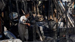 آثار الحريق في مدينة كراتشي الباكستانية