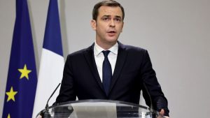 باريس تعلن فرض إجراءات جديدة لمكافحة تفشي وباء كورونا