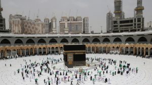 الرياض تقرر السماح بالعمرة للفئة العمرية فوق 50 عاما للقادمين من خارج المملكة